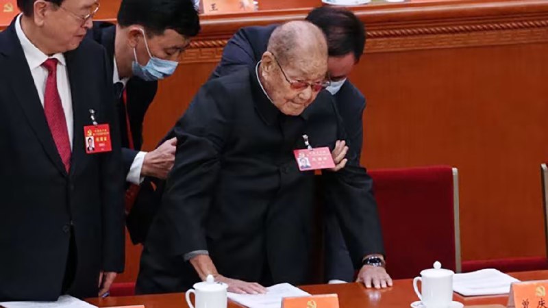 中国特色“僵尸政治”💀 By