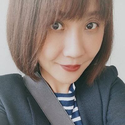 有一说一，孤烟大妈在视频里美颜开得可以🉑 和本人自拍对比，这视频美颜直接减龄20岁😅 难怪有人会冲就不奇怪了🙏有一说一，孤烟大妈在视频里美颜开得可以🉑 和本人自拍对比，这视频美颜直接减龄20岁😅 难怪有人会冲就不奇怪了🙏