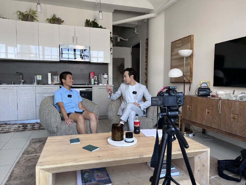 小英雄易碎君亲自与八炯（摄徒日记）面基小英雄易碎君亲自与八炯（摄徒日记）面基