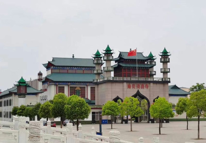 河南临颍县南街清真寺建筑风格“中国化整改”前后对比图投稿By