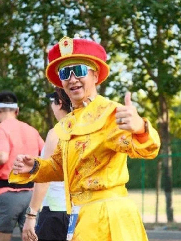 有人已经到了肆无忌惮、胆大妄为的地步！中风了还大招旗鼓跑步炫耀？大墨镜 包子脸？起名Xi-running club？🕶️ 匿名投稿有人已经到了肆无忌惮、胆大妄为的地步！中风了还大招旗鼓跑步炫耀？大墨镜 包子脸？起名Xi-running club？🕶️ 匿名投稿