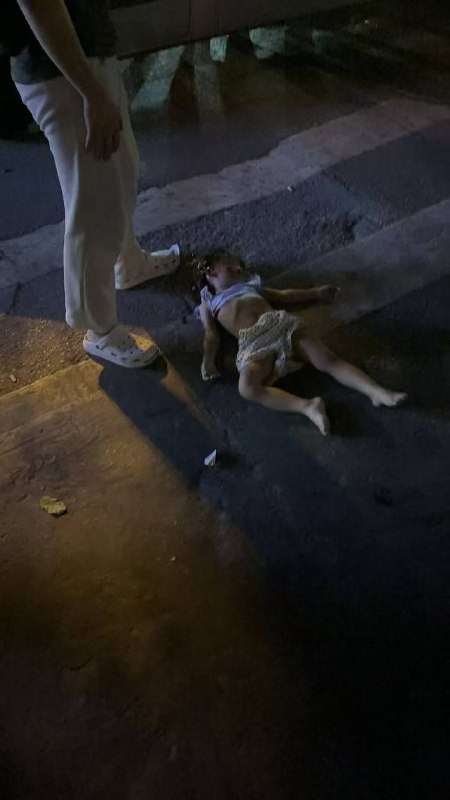 9月2日晚上，广州市海珠区工业大道发生汽车撞人事件，小车在右侧单车道加速直撞，现场多人受伤倒地🕶️ 匿名投稿#世界上最安全的国家9月2日晚上，广州市海珠区工业大道发生汽车撞人事件，小车在右侧单车道加速直撞，现场多人受伤倒地🕶️ 匿名投稿#世界上最安全的国家