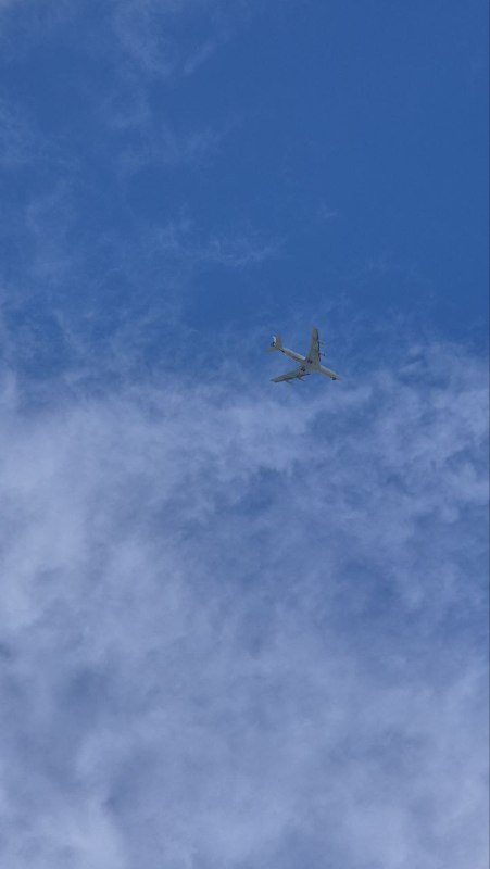 一架美国空军的KC-135加油机似乎正在以色列中部上空执行空中加油任务