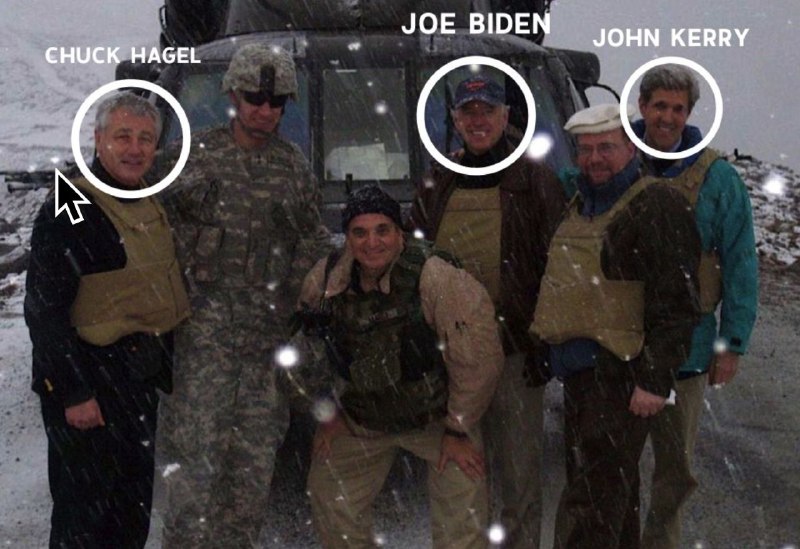 13年前，阿富汗口译员穆罕默德营救了因为暴风雪被困在阿富汗山区的参议员拜登、约翰克里（曾任美国国务卿，现任气候变化特使）、查克·哈格尔，如果没有这名口译员，他们可能会被冻死甚至成为塔利班的俘虏