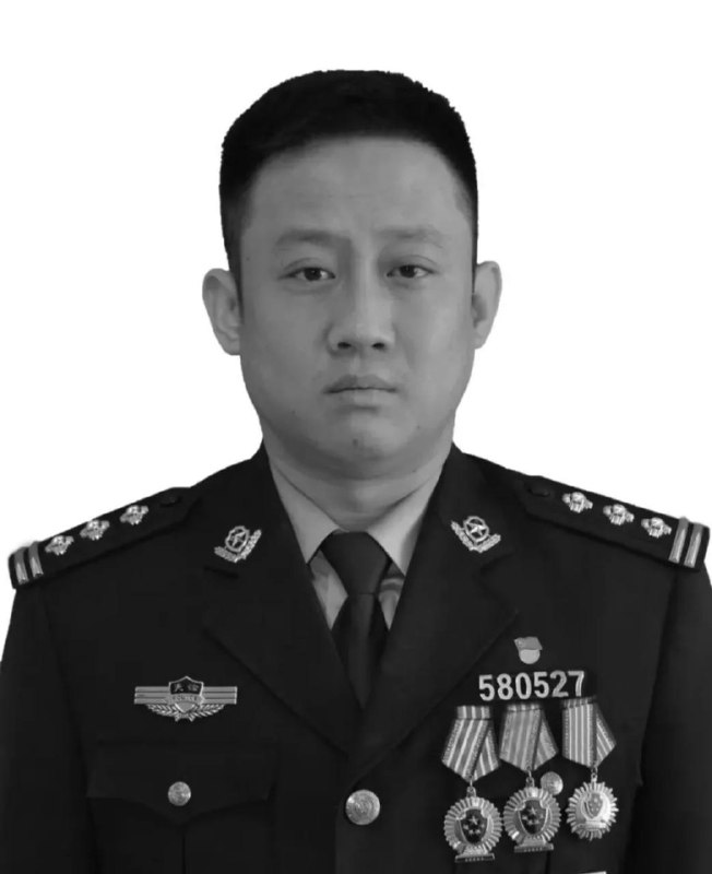 插播一条讣告，天津警哥好死，15号说是病死的，才活了43，不知道是想着怎么整治人累死的，还是吃喝嫖赌富贵病死的