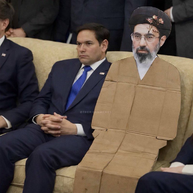 🇮🇷🤣史上头一次有领袖以纸人的形式亮相，被网友们玩儿梗玩儿出了新高度这在中国，纸人可是丧葬标配今天，伊朗新任命的最高领袖穆杰塔巴·哈梅内伊在德黑兰举行的大规模集会上亮相