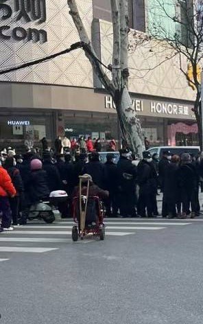 带拐残疾老人 VS 共和国的铁墙来源