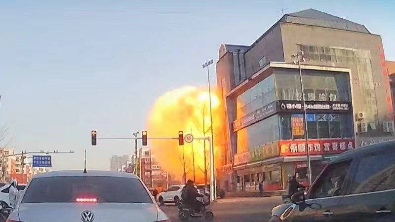 3月13日，河北廊坊三河市一老小区底商餐饮店发生爆炸，已有伤者送医，目前伤亡情况不明