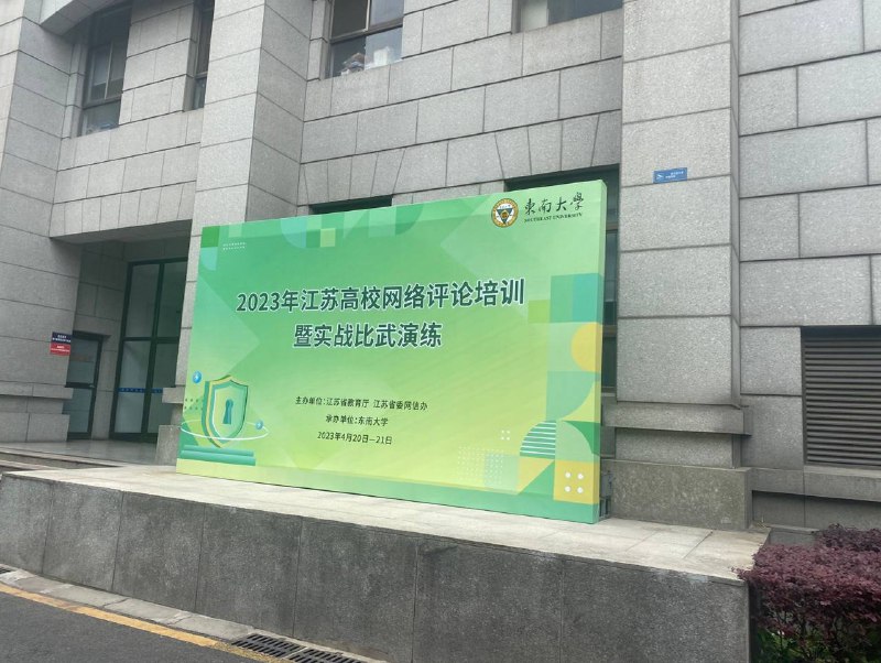 一名网评员发布了105条评论，另一名网评员发布了106条评论，因不确定是谁先完成100条评论，两人决定重新比武By