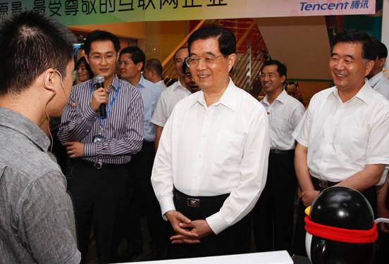 2010年，胡锦涛与马化腾