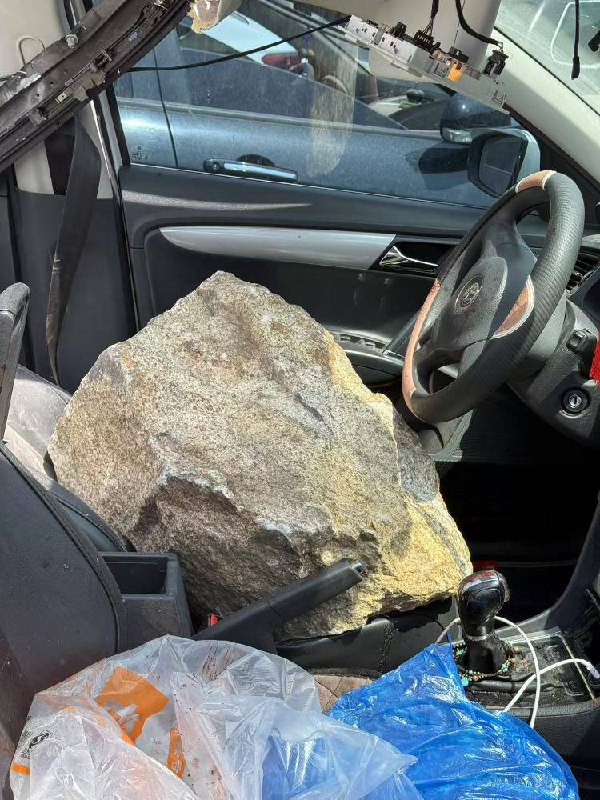 小编不是很懂，他是否酒后驾车和这块石头有关吗？小编不是很懂，他是否酒后驾车和这块石头有关吗？