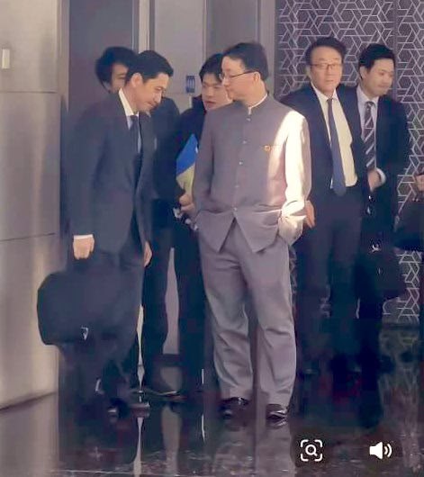 谁规定中山装是共产党这些土匪专属的？我剑未尝不利！