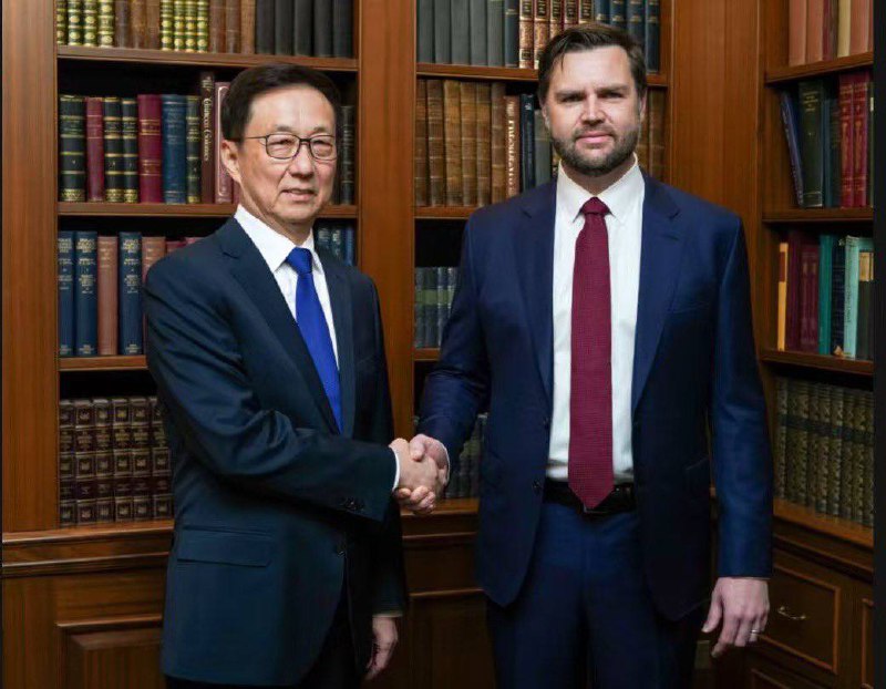 八年之前，大大不认识你，你只是个商人，而你让美利坚再次伟大