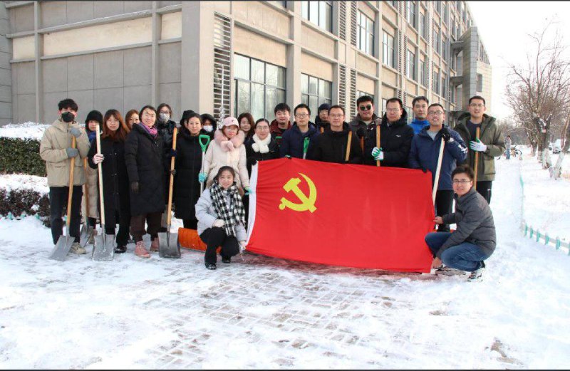 1.2万名党员干部清理9.3公里路面, 以不低于6米/小时速度推进，（含拍照时间）预计15分钟内完成表演