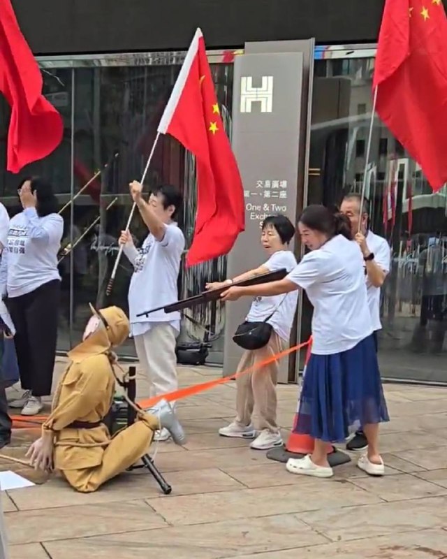 在香港演这个实在是恶心完了，香港日占期一共三年多，而从2019年算起匪占已经快六年了