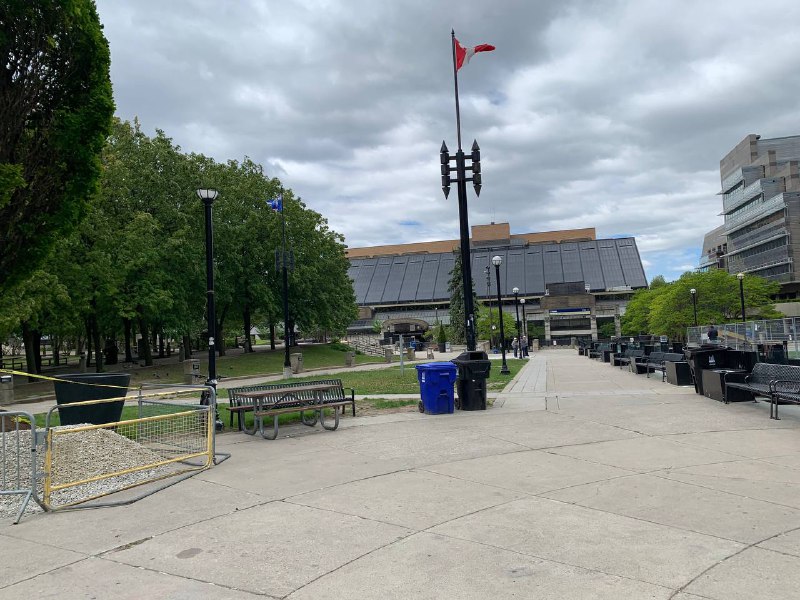 今晚七点（八个小时后）在多伦多北约克 梅尔广场会有64烛光晚会纪念活动联动方