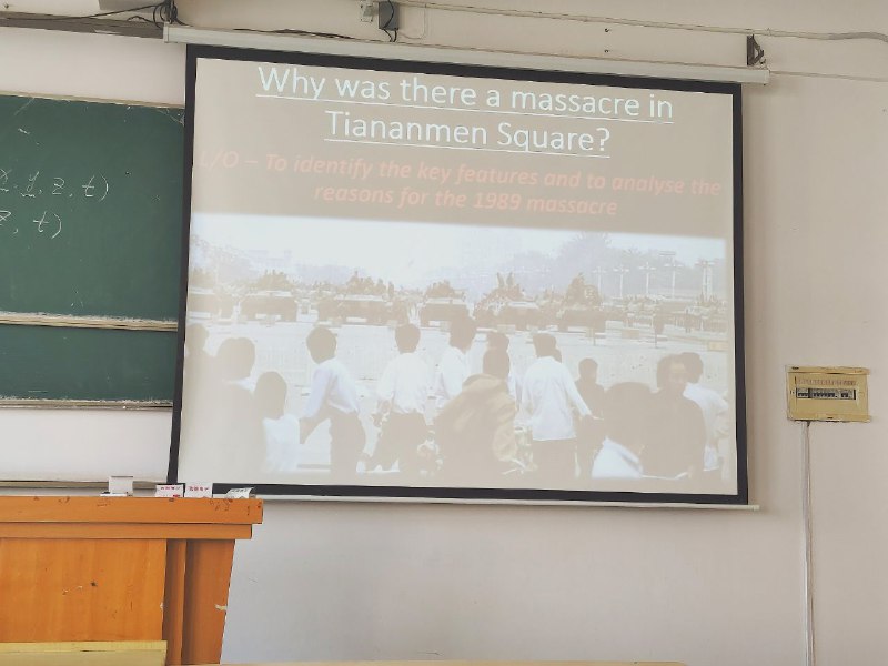 太狂了，墙内某大学同学英语课自由展示讲的是8964😱😱😱#青年大学习投稿By