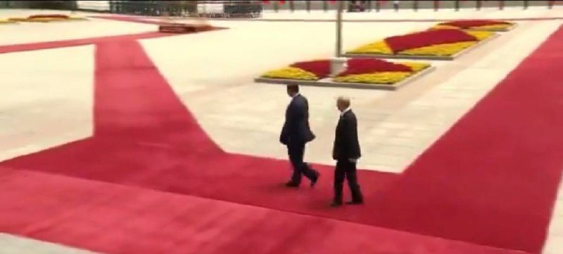 普京：“平弟，这长长