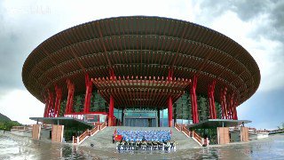 《新国际歌》于2023年6月27日由“一商传媒”发布在B站，虽然该帐号粉丝数仅为个位数，但这一由名叫“北京法华团队”的疑似官办佛教团体进行的“魔改国际歌为宣扬习近平人类命运共同体理念和爱党佛教思想”的献礼七一建党102周年活动还是在B站评论区和推特引发群嘲