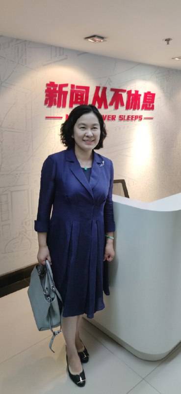 近日，外交部发言人、新闻司司长华春莹作客观察者网