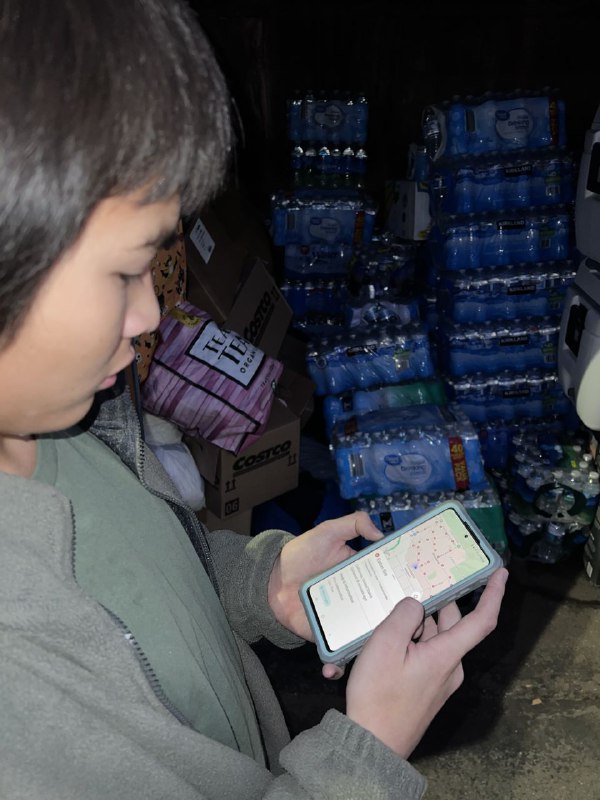 小英雄易碎君亲自前往洛杉矶灾区参与救灾工作易主席批示