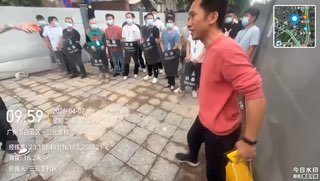 广州乌云区三元里村，早上七时多，多名暴徒趁着业主送孩子上学，破门进入屋内，把业主老婆带走，其后将一家大小全部软禁起来