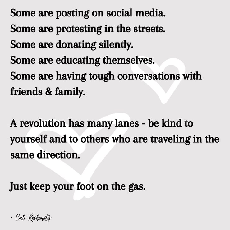 一些人在社交媒体上发声；一些人在街头抗议；一些人默默地捐钱；一些人吸纳知识，反省自己；一些人与家人朋友展开了艰难地对话