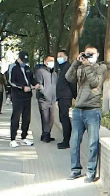 因为其他独立候选人都被警察堵在家里，有的商量着旅游，有的商量着拆迁