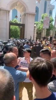 中共派黑皮维稳大队镇压回族By