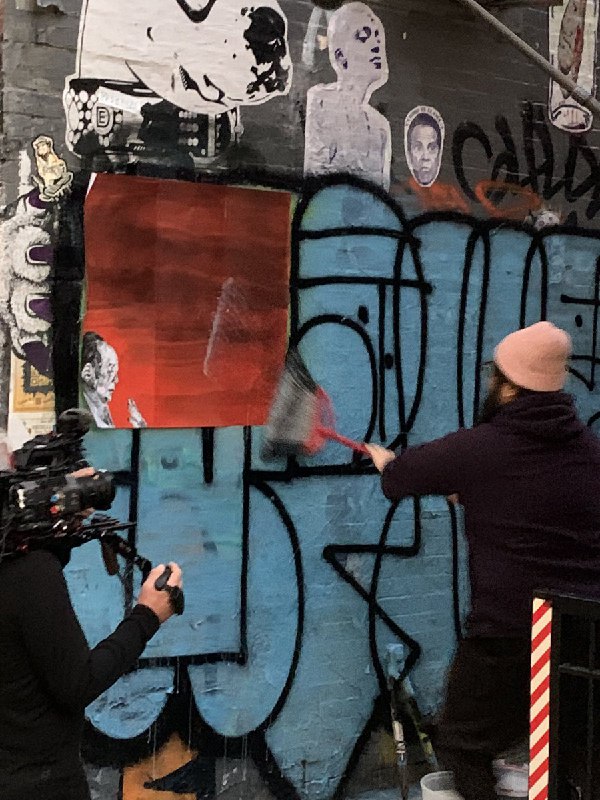 巴丢草在曼哈顿的最新创作，“习近平为毛尸招魂”