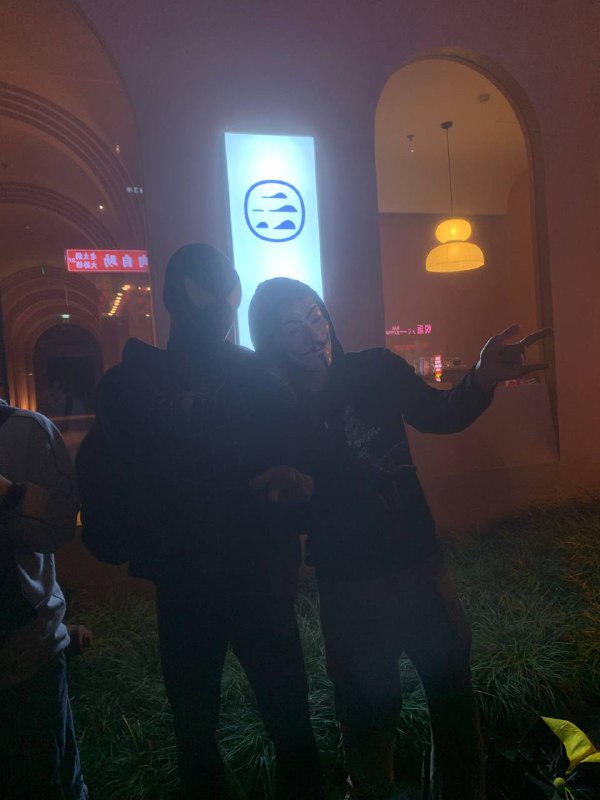 实施“万圣节戒严”后，年轻人已经组织起来了如果中共惹翻了年轻人，是不好办的#万圣节革命实施“万圣节戒严”后，年轻人已经组织起来了如果中共惹翻了年轻人，是不好办的#万圣节革命