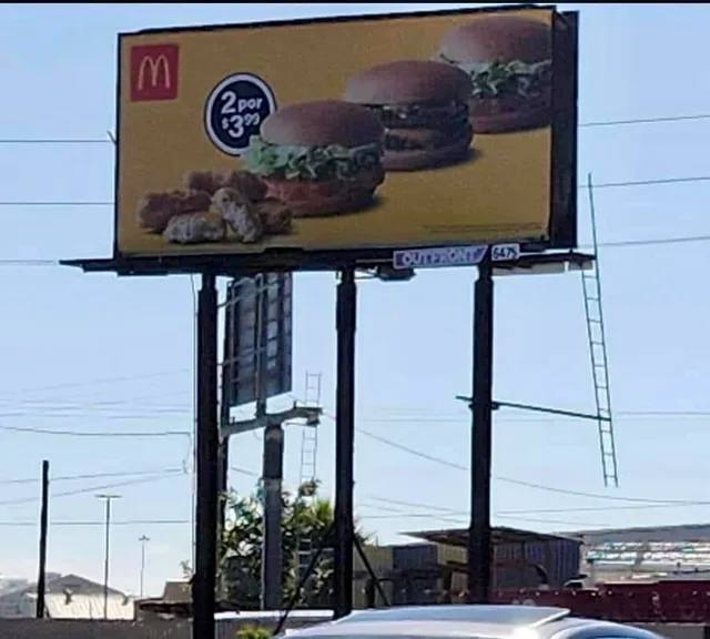 如果我们的汉堡🍔继续前进，那些螳臂挡车的麦乐鸡…