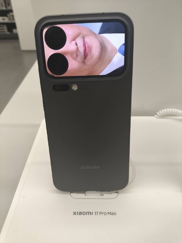 小米手机，大大在背后看着你#中国冷笑话小米手机，大大在背后看着你#中国冷笑话