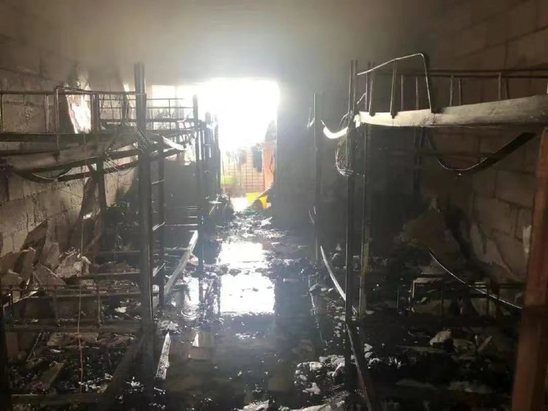 看到这样犹如末日的场景，此时我想到了前年那场乌鲁木齐大火……看到这样犹如末日的场景，此时我想到了前年那场乌鲁木齐大火……