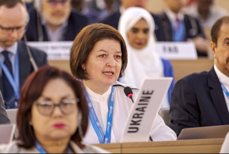 世卫大会以大比数通过谴责俄罗斯侵乌的决议案，中国投下反对票在当地时间周三（24日），世卫组织的177个会员国投票表决该决议案，结果显示80个国家赞成，9个国家反对，52个国家弃权