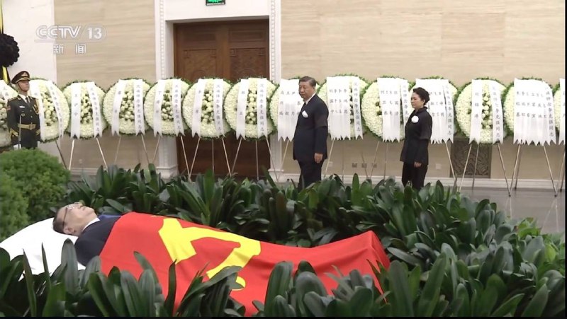 盯着者曾经可怕的对手李克强，习近平内心释怀的平静的独白