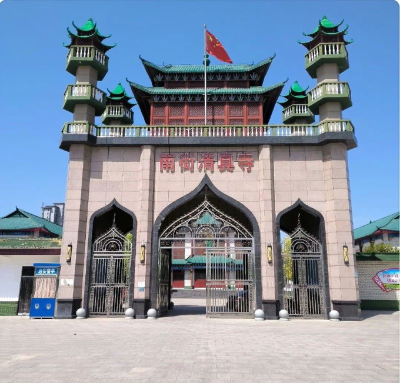 河南临颍县南街清真寺建筑风格“中国化整改”前后对比图投稿By