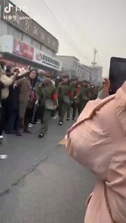 太阳当空照，泽东对我笑毛魂附体，腊尸红卫兵归来，很有精神👍By