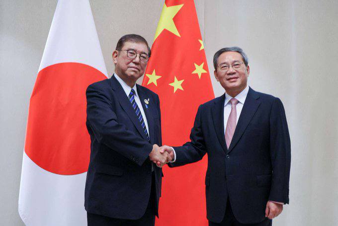 汉奸李强，和日本首相🤝