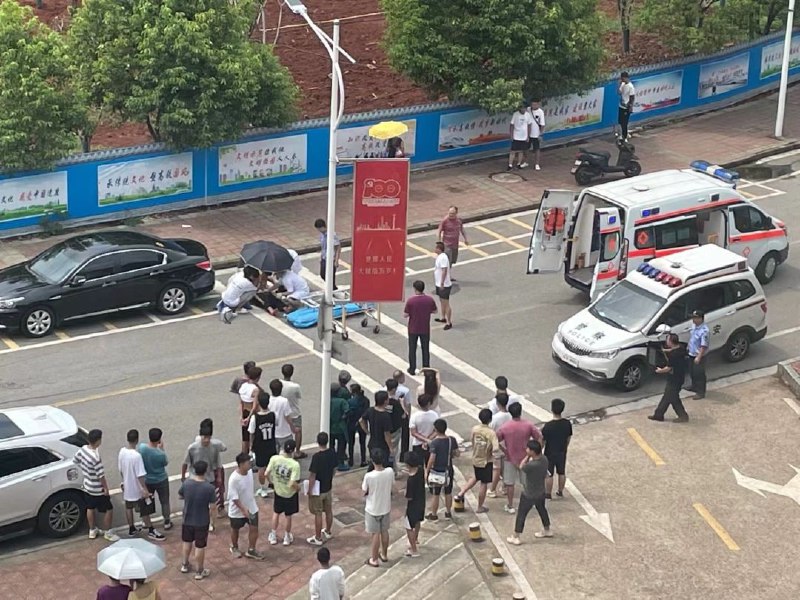 湖南某高校，只狼大战苇名弦一郎#中共长命百岁#中国为什么这么安全By