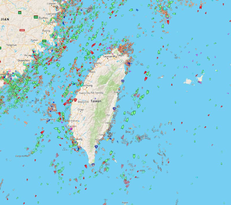 一個可實時觀看台灣島周邊航線情況的網頁，解放軍軍演以徹底隱形的方式進行中，完全不擾民，感動到了