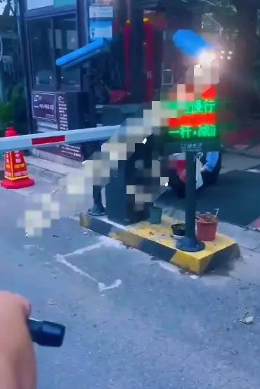 上海女武神加入献忠行列！#中国为什么这么安全上海女武神加入献忠行列！#中国为什么这么安全