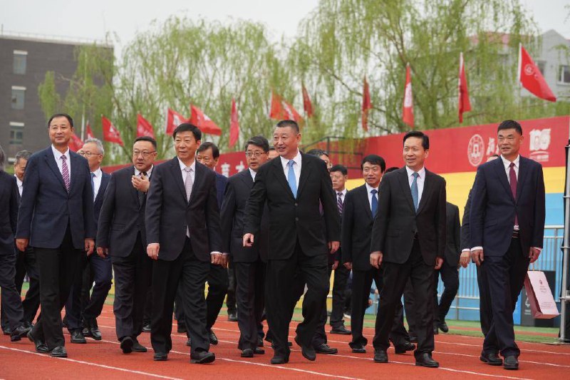 摄政王习远平涉嫌老牛吃嫩草啊！家风问题需要严查