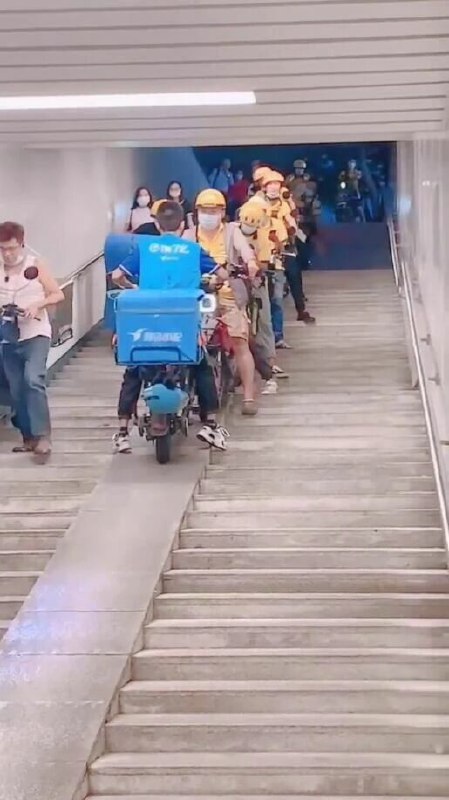 最  美  逆  行  者