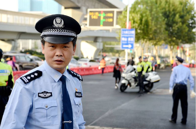 又死一个警察，虽然是九月死的但官媒才开始哭丧又死一个警察，虽然是九月死的但官媒才开始哭丧