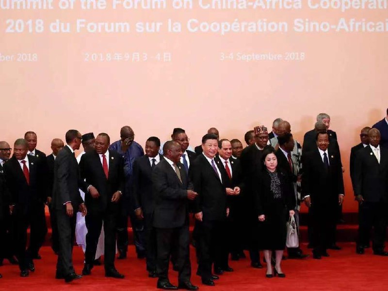 两届领导的朋友圈，一个白多黑少，持禄养交