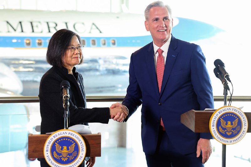 这一两天的重要新闻，其实用两张图就可以基本概括了