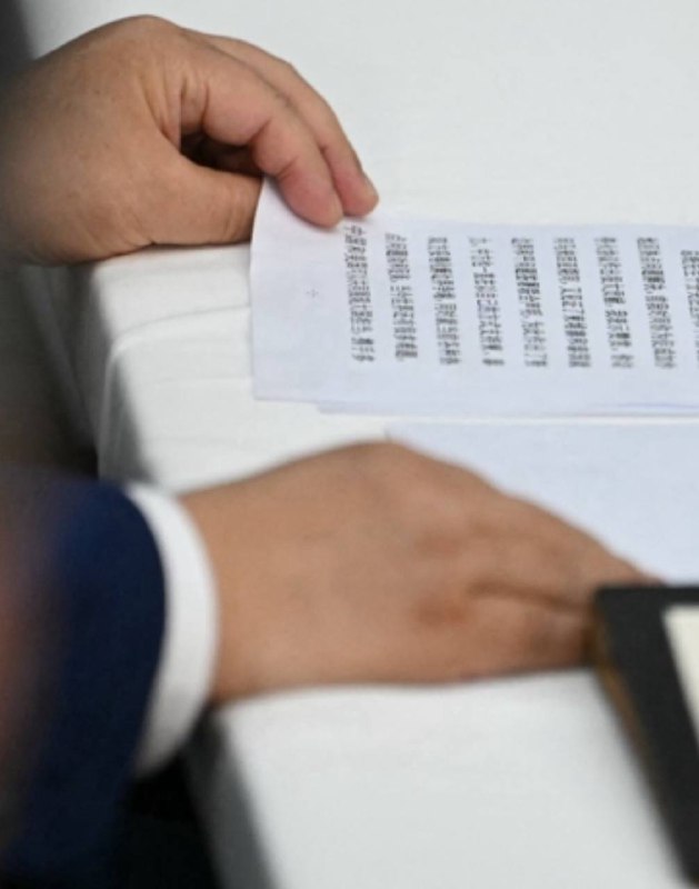 大大的开卷考外交记者的长焦镜头可以啊，我竟然隐约认出了一些小本本上的内容，“中美两国完全可以相互成就、共同繁荣