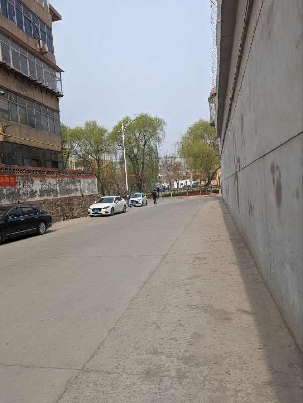 无聊，本小编这就去监狱旁边写个三退共产党😝#厕所革命无聊，本小编这就去监狱旁边写个三退共产党😝#厕所革命