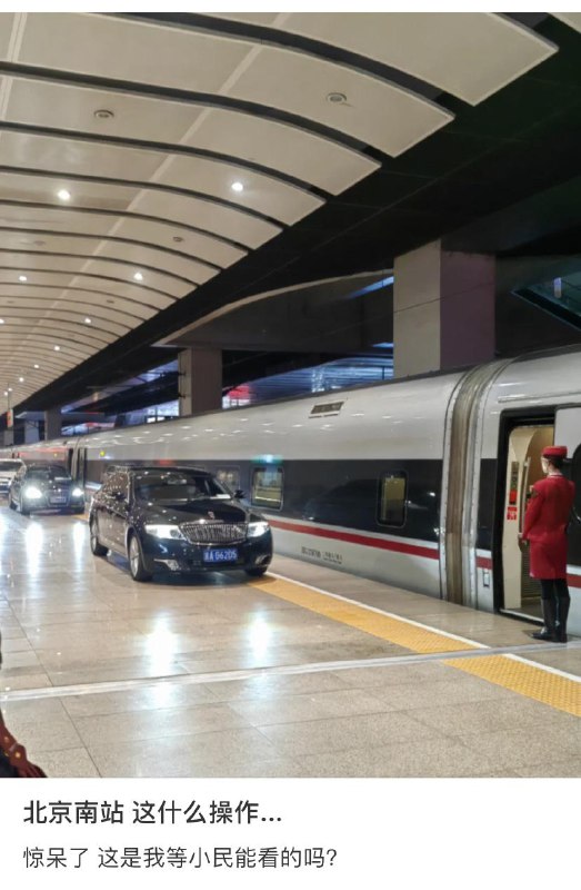 注意看服务员是戴口罩的注意看服务员是戴口罩的